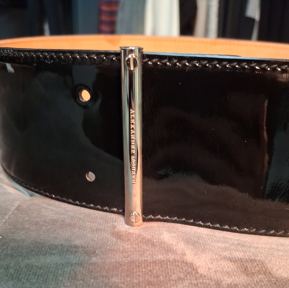 Alexander McQueen black patent leather belt silver hardware Italian size 38 - Picture 2 of 10